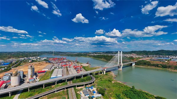四川泸州借力国际物流大通道 外向型经济更上一层楼
